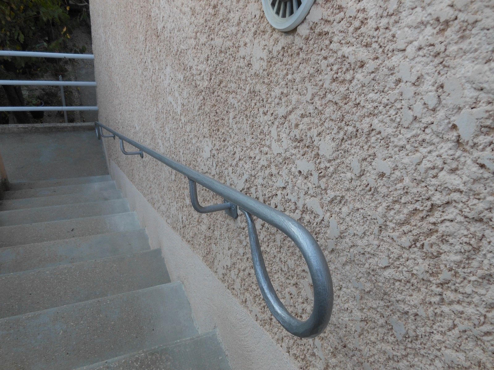 Main courante sur mesure pour escalier extérieur à Salon de Provence