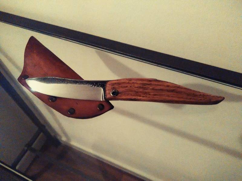 Couteau pliant avec manche en frêne