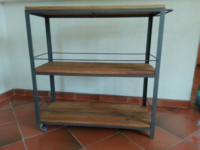 Servante de cuisine. Plateaux en bois.