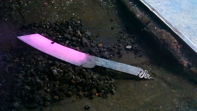 Grand couteau de camp forgé