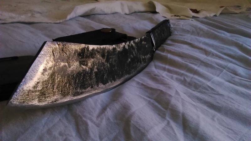 Grand couteau de camp forgé