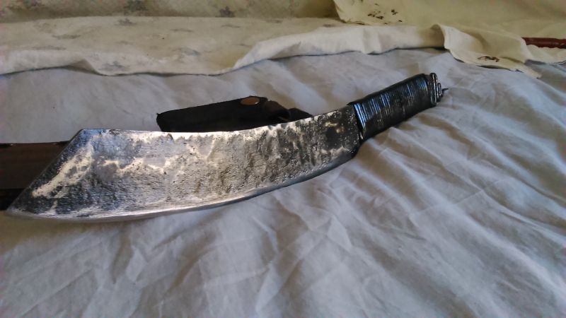 Grand couteau de camp forgé