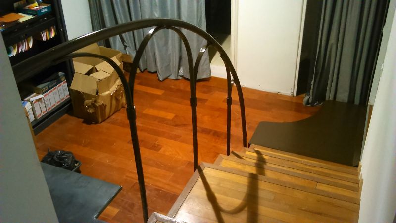 Rape d'escalier à Marseille.