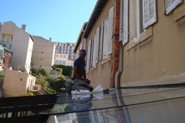 Pose des verres d'une véranda à Marseille