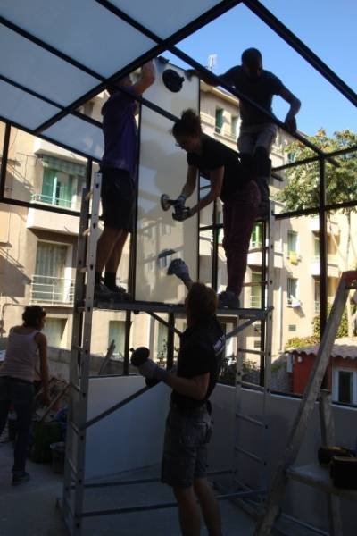 Pose des verres d'une véranda sur mesure à Marseille