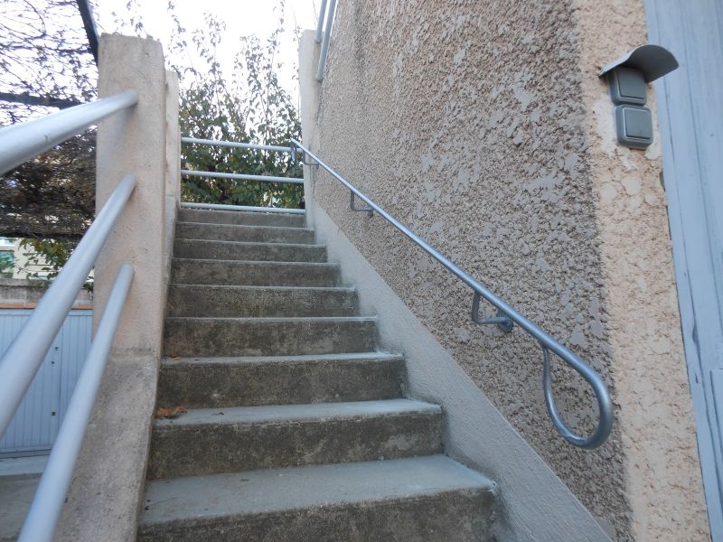 Main courante en fer forgé pour escalier extérieur à Salon de Provence