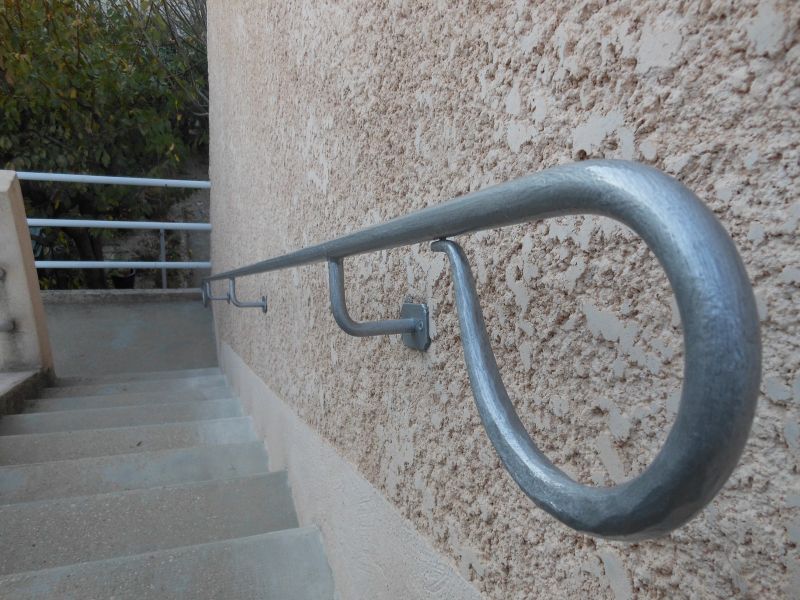 Main courante sur mesure à Salon de Provence