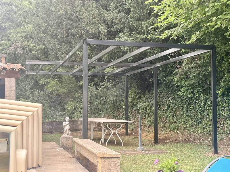 Pergola en acier sur mesure à Bandol 