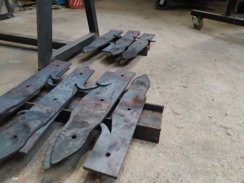 Pentures de volets en fer forgé