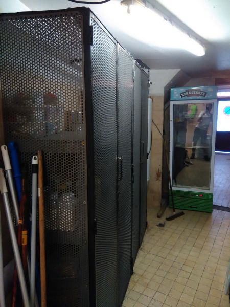 Garde manger en tôle perforée