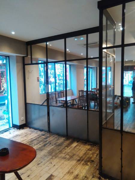 Vue de la verrière depuis l'espace fumeur