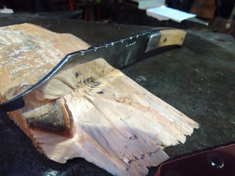 Couteau droit, lame 12 cm, manche en chêne et mitre Inox