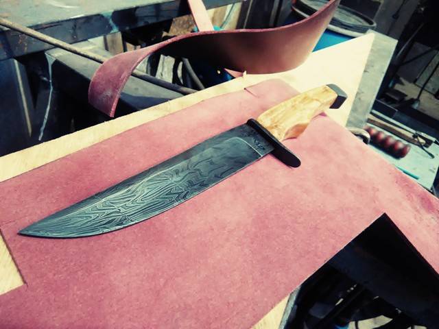 Couteau de chasse Damas