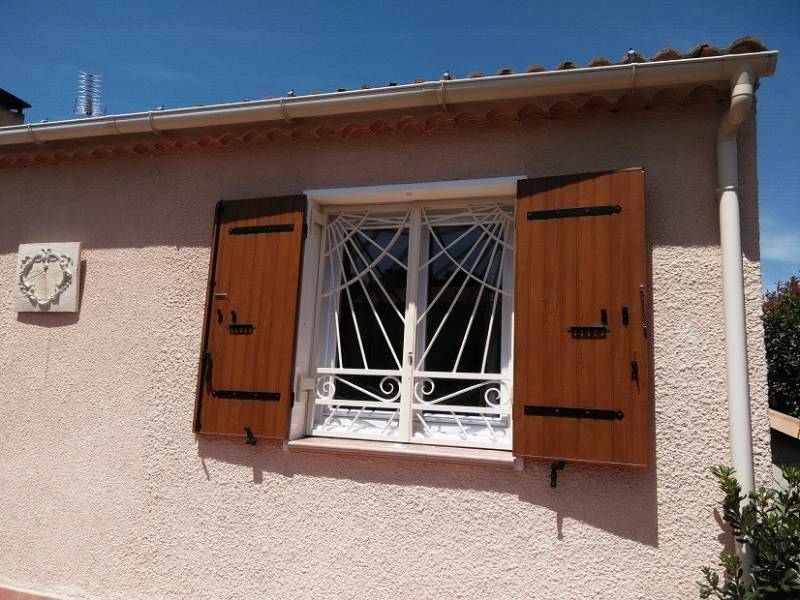 Grille de défense en fer forgé à Aix en provence