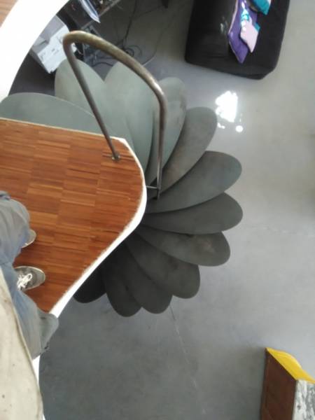 Escalier designé en fer forgé