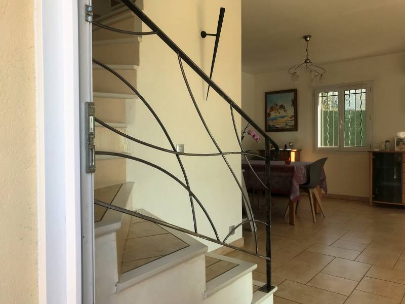 Rampes d'escalier en fer forgé à Marseille