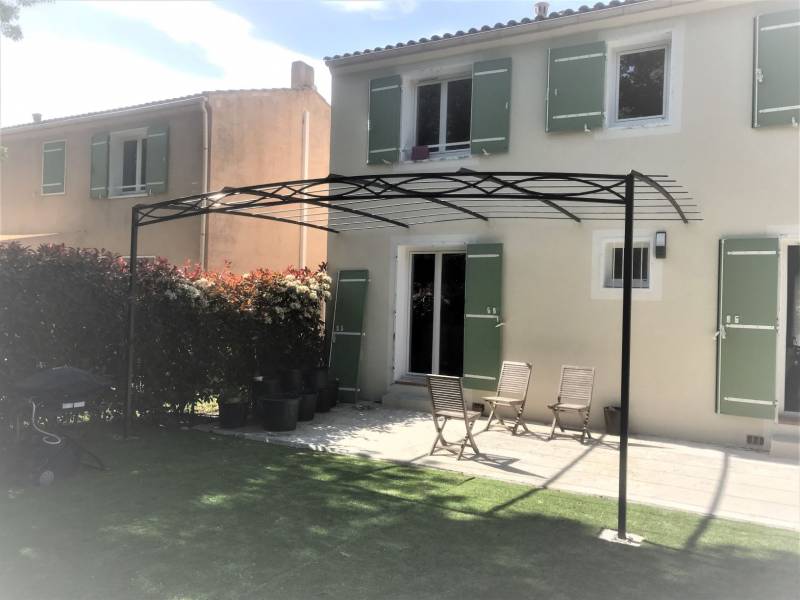Pergola sur mesure en fer forgé à Marseille