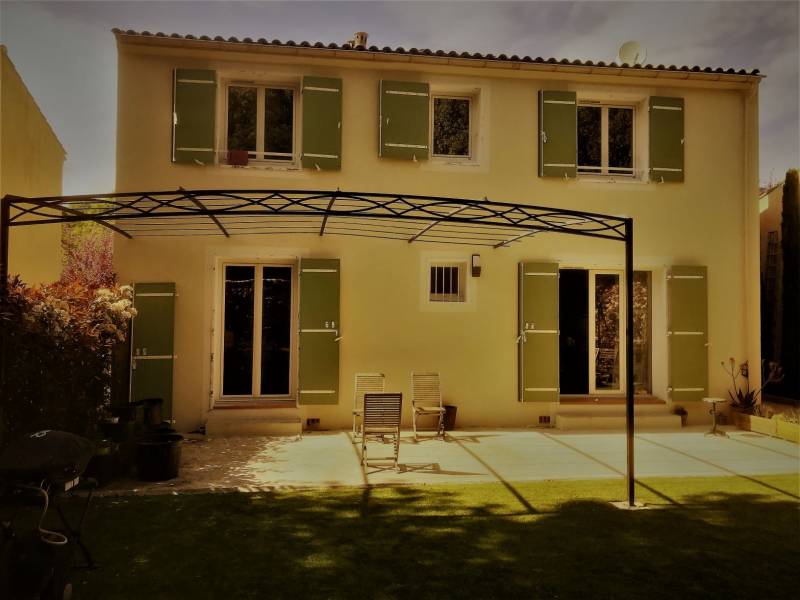 Pergola sur mesure en fer forgé à Marseille