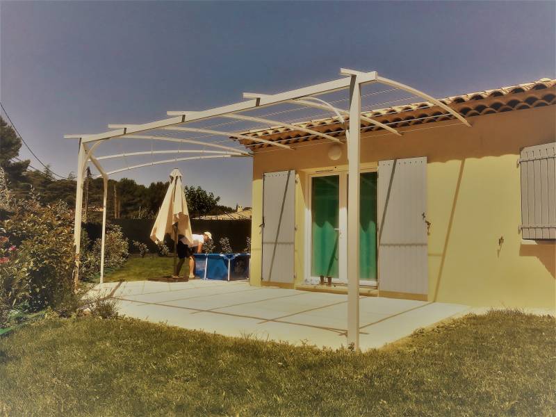 Pergola en fer forgé sur mesure à Aix en Provence