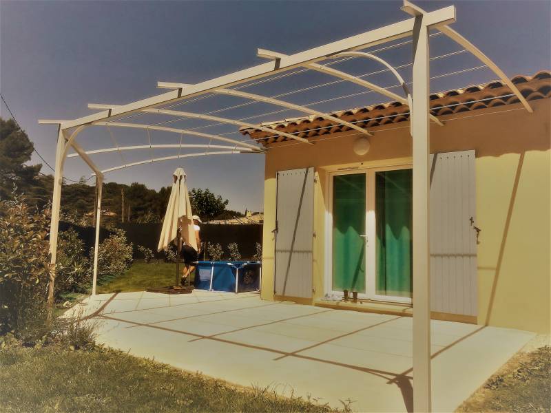 Pergola en fer forgé sur mesure à Aix en Provence