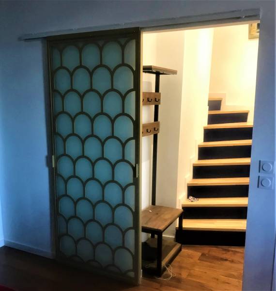 Fabrication d'une porte d'entrée coulissante à Marseille