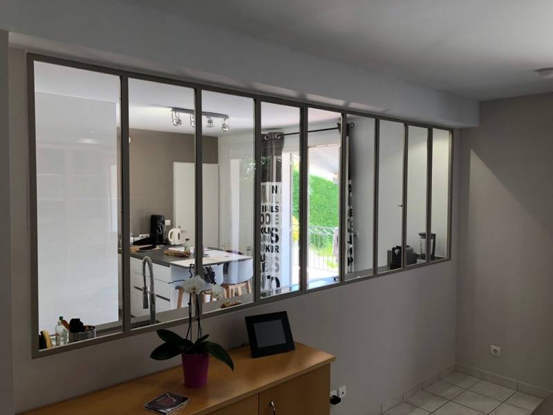 Cloison vitrée style atelier à Marseille