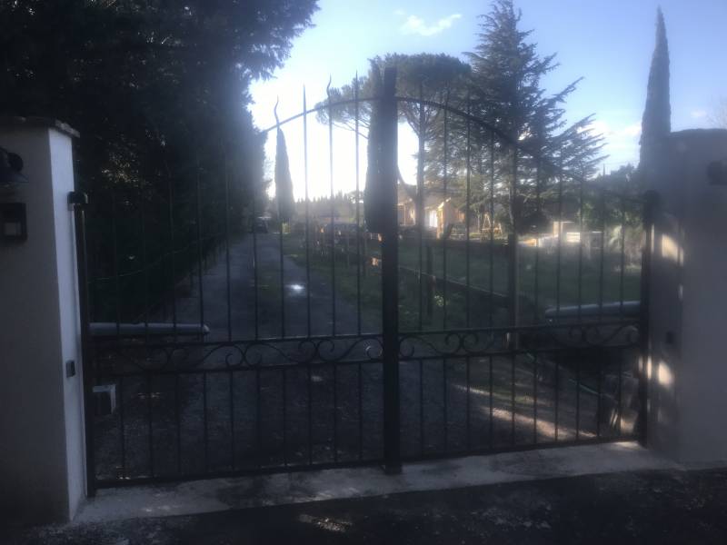 Fabrication d'un portail en fer forgé sur mesure à Aix en Provence