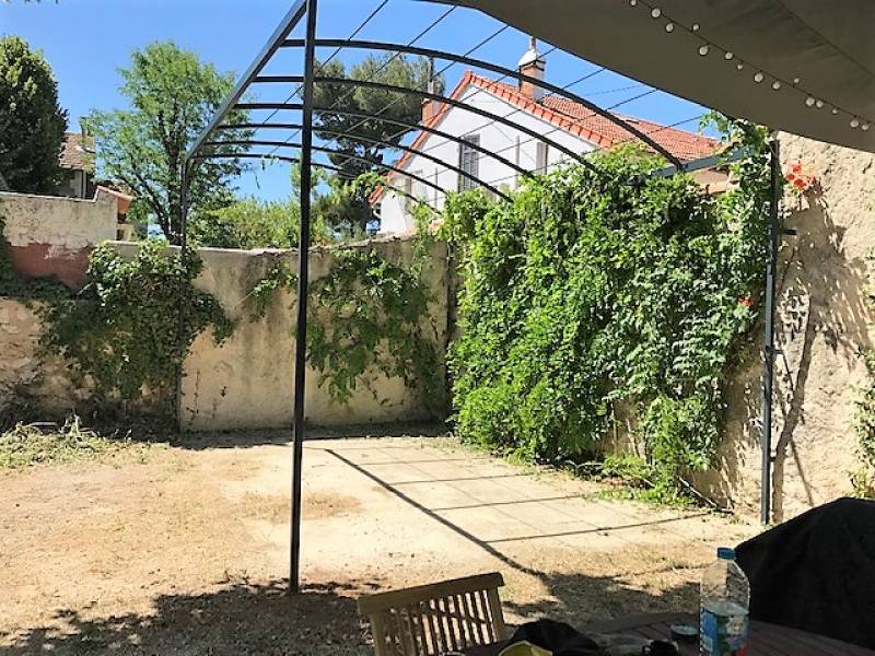 Pergola en acier sur mesure à Marseille 13012