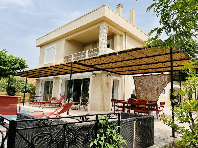 Fabrication d’une pergola en acier sur-mesure à Marseille