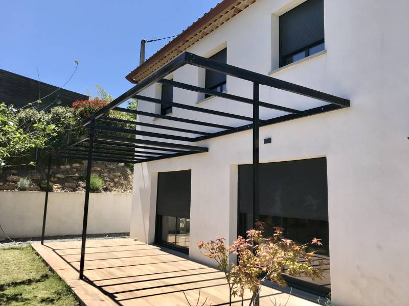 Pergola moderne en acier sur mesure à Fuveau