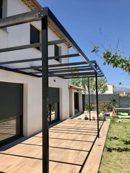 Pergola moderne en acier sur mesure à Fuveau
