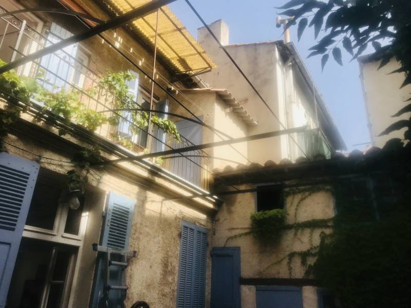 Création d'une pergola en fer forgé sur mesure à Marseille