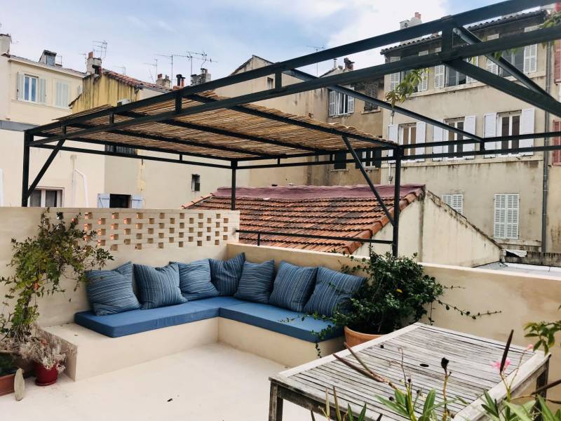 Pergola sur mesure en acier à Marseille centre