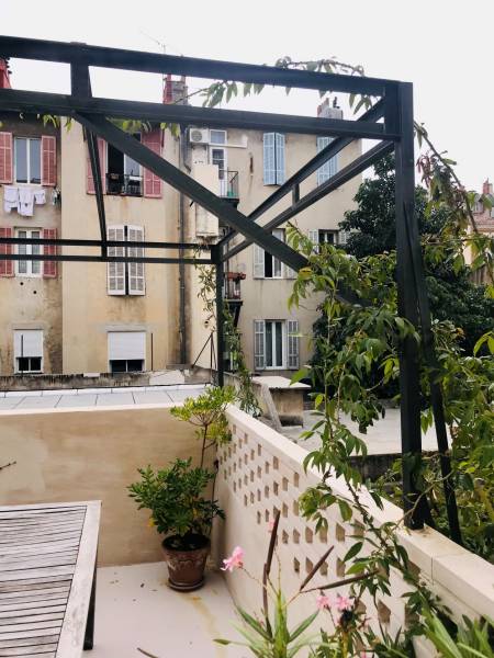 Pergola sur mesure en acier à marseille centre